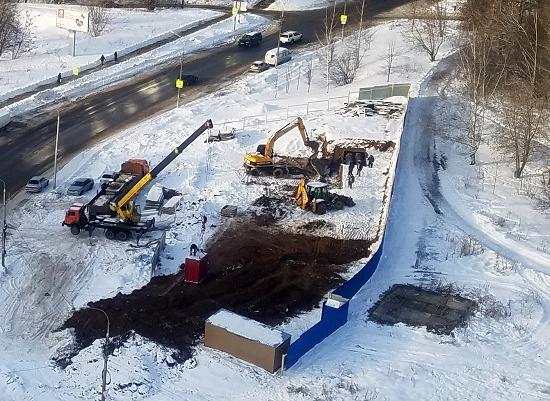 Несмотря на отзыв разрешения, продолжается строительство ТЦ на месте рощи в Верхних Печерах Нижнего Новгорода