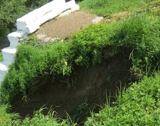 Провалы образовались на склонах Александровского сада Нижнего Новгорода