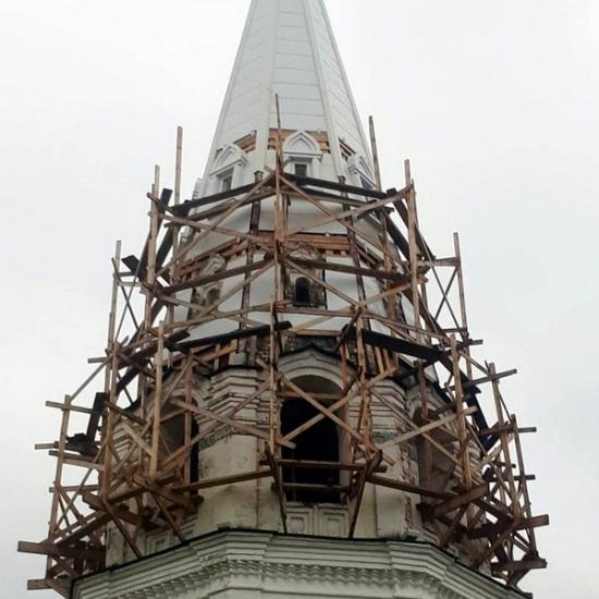 Нижегородская епархия обшивает пластиком Спасскую церковь XVII века в Балахне без разрешения управления госохраны