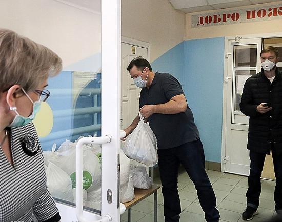 Начата раздача продуктов семьям детей-льготников в Нижнем Новгороде