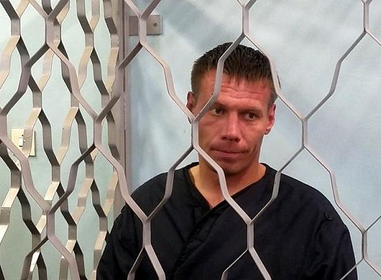 Рецидивист Сурков признал вину в убийстве девочки и женщины на Бору